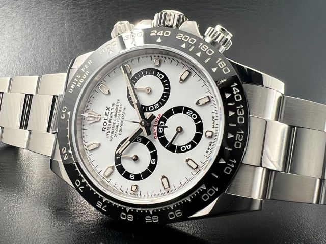 白文字盤の人気は変わらず！　Ref.116500LN　梅田