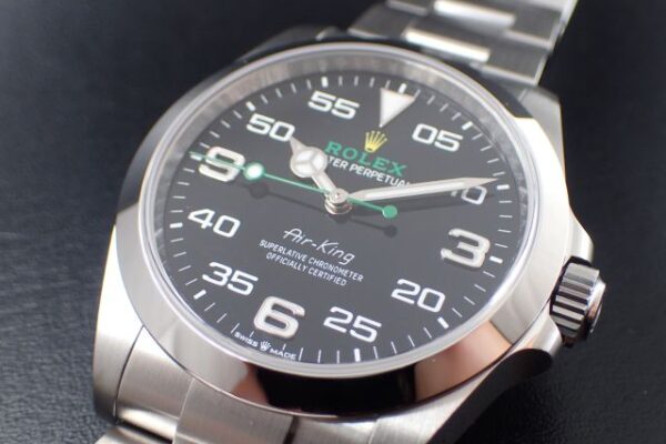 コーポレートカラーの秒針がお洒落！　Ref.126900