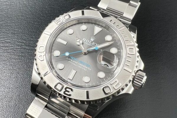 秒針とモデルロゴの差し色がオシャレ！　Ref.126622