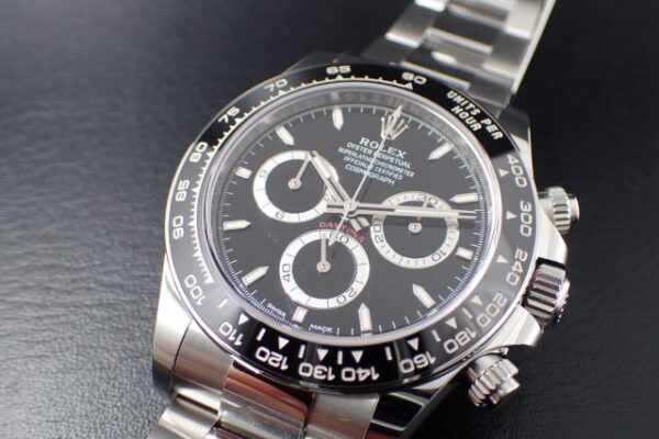 キリッとシャープな雰囲気の現行デイトナが入荷！！ 　Ref.126500LN