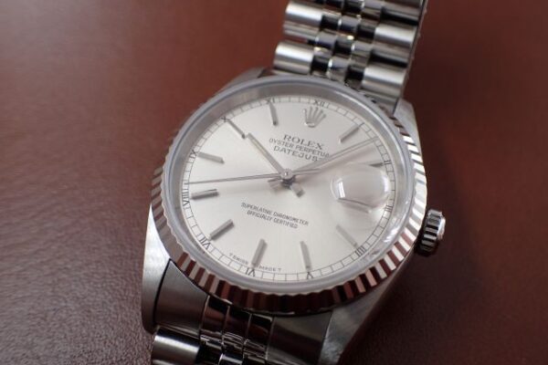 素材と統一性のあるダイヤルカラーで使いやすい！　Ref.16234