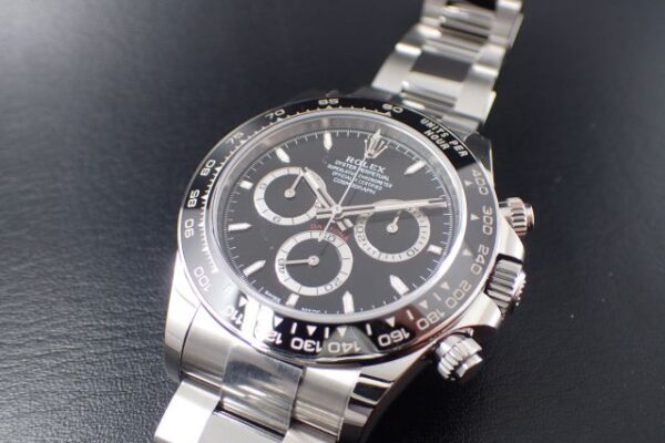 キリッ！とした見た目が大人気！　Ref.126500LN