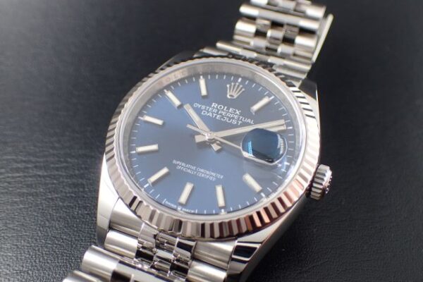 腕元にキラキラと輝きを与えてくれる1本！　Ref.126234