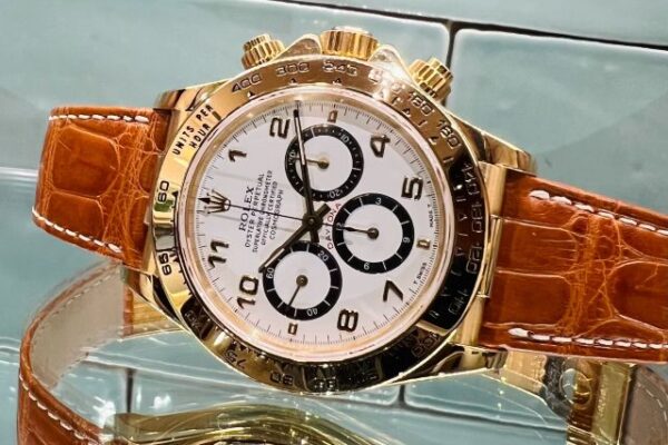 レザーベルトがお洒落な1本！　Ref.16518